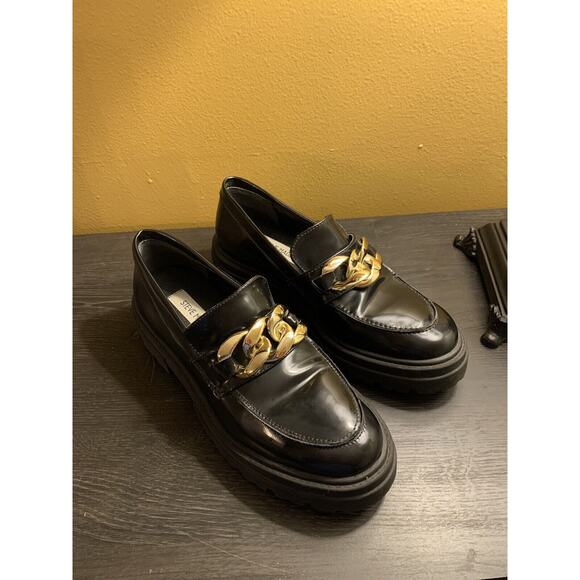 Steve Madden Shoes - Steve Madden Black Chunky Gold Chain Makira Loafers Size 6.5